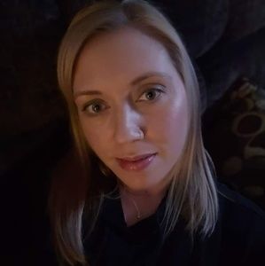 Meet your Posher, Laurie